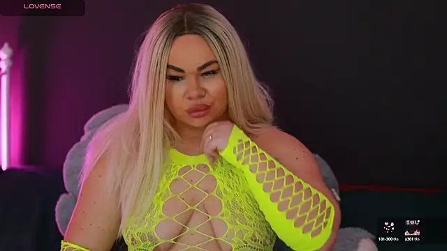 Snapshot of MissLilaa chatting on 12-11-24, 08:39 MissLilaa online show from 12-11-24, 08:39