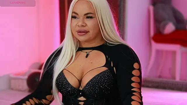 Snapshot of MissLilaa chatting on 03-02-25, 05:47 MissLilaa online show from 03-02-25, 05:47