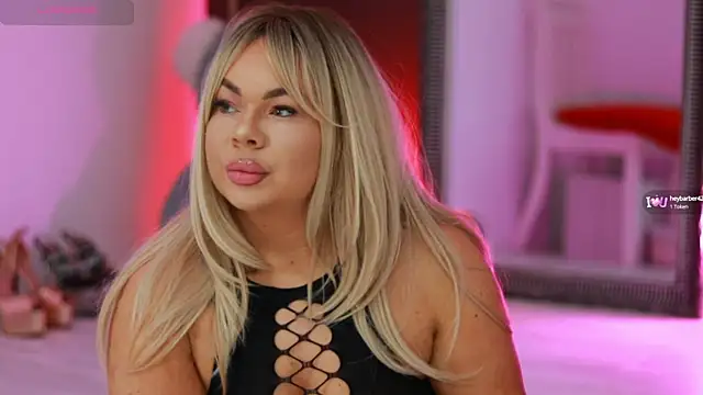 Snapshot of MissLilaa chatting on 03-13-25, 05:28 MissLilaa online show from 03-13-25, 05:28