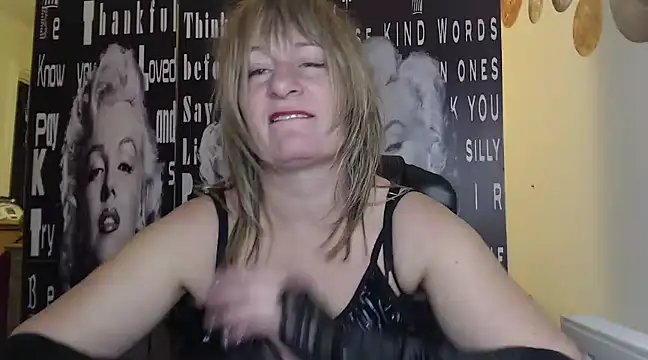 Snapshot of BettyDavisX chatting on 12-07-24, 11:12 BettyDavisX online show from 12-07-24, 11:12
