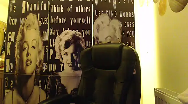 Snapshot of BettyDavisX chatting on 12-14-24, 12:11 BettyDavisX online show from 12-14-24, 12:11