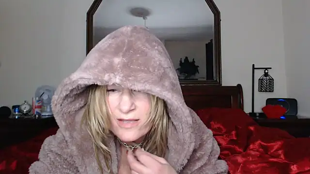 Snapshot of BettyDavisX chatting on 01-08-25, 06:41 BettyDavisX online show from 01-08-25, 06:41