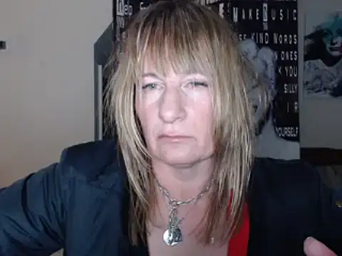Snapshot of BettyDavisX chatting on 01-12-25, 10:43 BettyDavisX online show from 01-12-25, 10:43