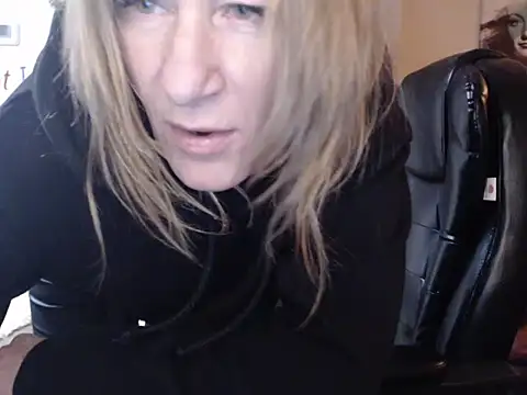 Snapshot of BettyDavisX chatting on 02-11-25, 10:39 BettyDavisX online show from 02-11-25, 10:39