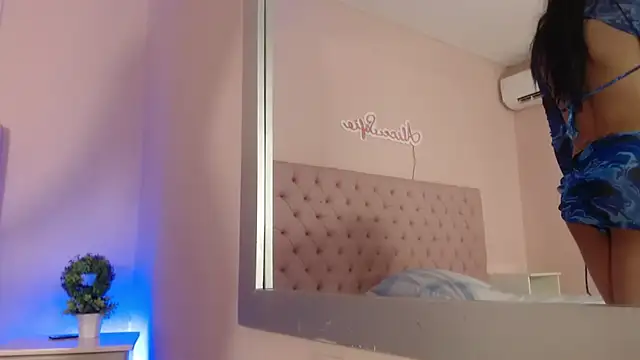 alice sofia online show from 11-08-25, 01:22