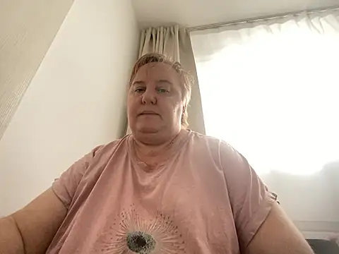 Snapshot of Limonka-Fire chatting on 02-08-25, 12:28 Limonka-Fire online show from 02-08-25, 12:28