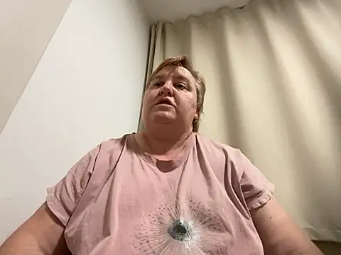 Snapshot of Limonka-Fire chatting on 02-09-25, 05:01 Limonka-Fire online show from 02-09-25, 05:01