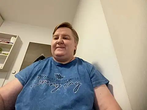 Snapshot of Limonka-Fire chatting on 02-10-25, 04:14 Limonka-Fire online show from 02-10-25, 04:14