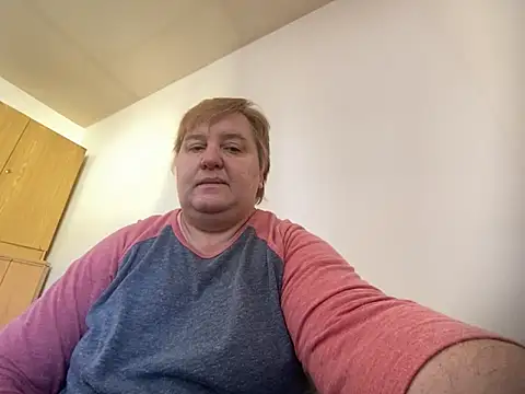 Snapshot of Limonka-Fire chatting on 02-18-25, 11:33 Limonka-Fire online show from 02-18-25, 11:33