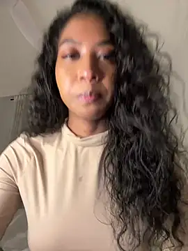 Snapshot of IamCrystal2 chatting on 04-21-26, 11:51 IamCrystal2 online show from 04-21-26, 11:51