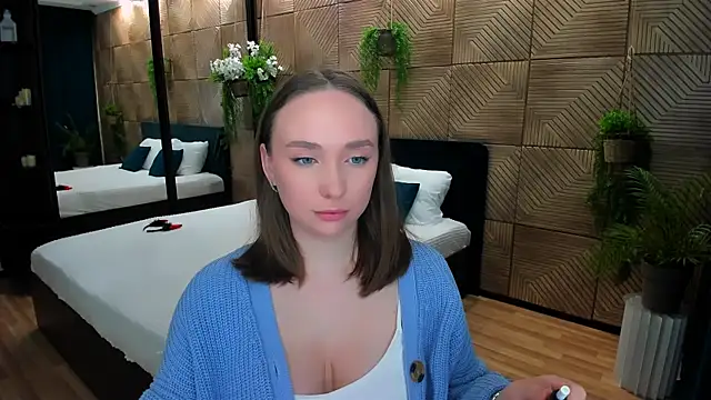 Snapshot of TrueReincarnation chatting on 10-09-25, 10:24 TrueReincarnation online show from 10-09-25, 10:24