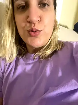 Snapshot of Bia_sexynovaes chatting on 10-28-25, 01:09 Bia sexynovaes online show from 10-28-25, 01:09