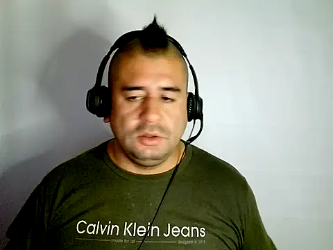 Snapshot of Joy2jordyson chatting on 11-15-25, 09:39 Joy2jordyson online show from 11-15-25, 09:39