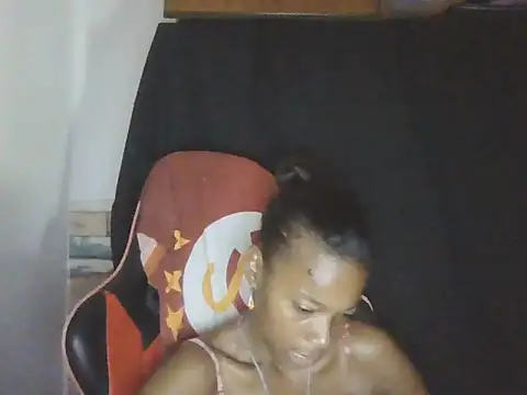 Snapshot of adele-33 chatting on 11-17-25, 03:18 adele-33 online show from 11-17-25, 03:18