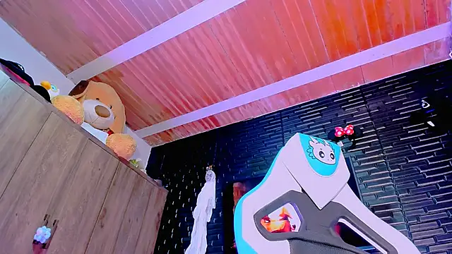 missycanoo online show from 09-18-25, 02:19