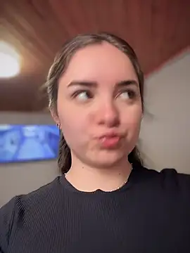 Snapshot of imlindapink chatting on 01-08-26, 06:43 imlindapink online show from 01-08-26, 06:43