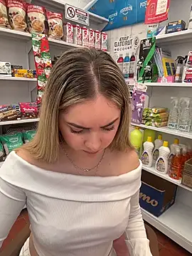 Snapshot of imlindapink chatting on 02-04-26, 04:24 imlindapink online show from 02-04-26, 04:24