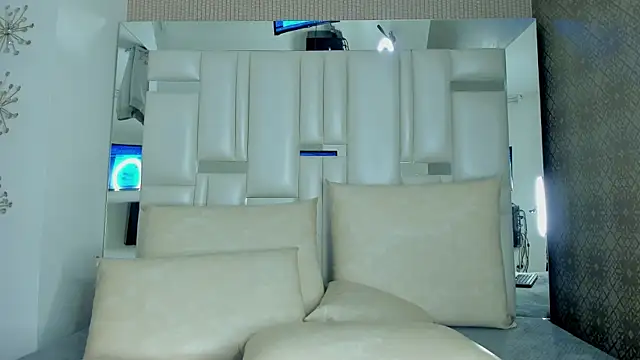 Snapshot of Valery_Foxx_ chatting on 12-14-24, 09:51 Valery Foxx online show from 12-14-24, 09:51