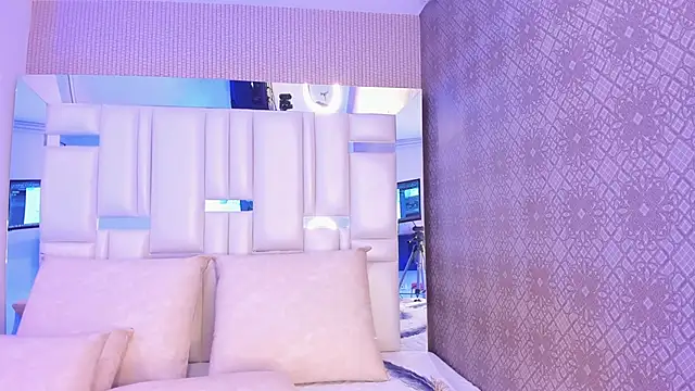 Snapshot of Valery_Foxx_ chatting on 12-17-24, 12:11 Valery Foxx online show from 12-17-24, 12:11