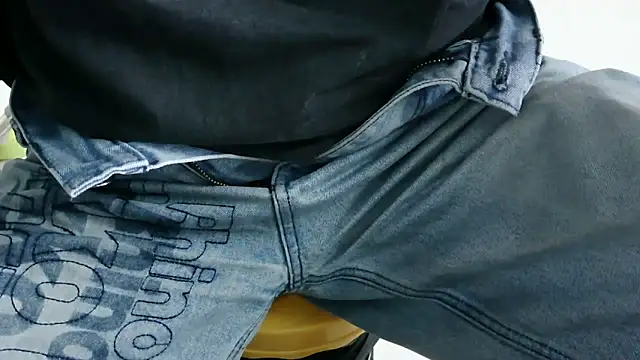 Snapshot of XiaoGuoGuo284512 chatting on 01-23-25, 06:49 XiaoGuoGuo284512 online show from 01-23-25, 06:49