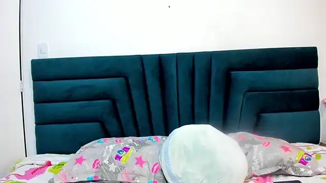 Snapshot of LisaWhite_ chatting on 03-11-25, 03:48 LisaWhite online show from 03-11-25, 03:48