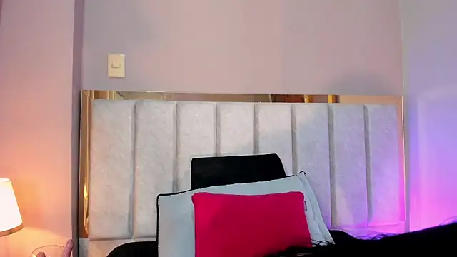 Snapshot of LaraGoldd chatting on 01-09-26, 12:46 LaraGoldd online show from 01-09-26, 12:46