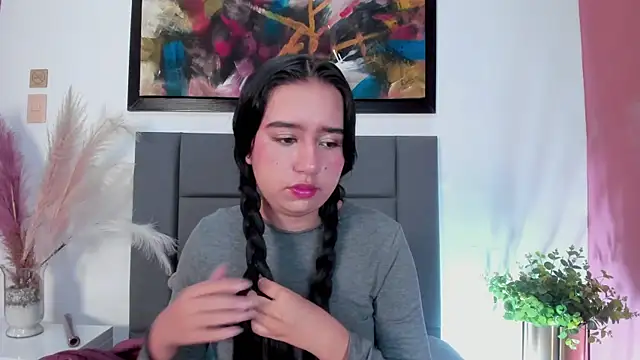 Snapshot of LaraGoldd chatting on 01-15-26, 12:37 LaraGoldd online show from 01-15-26, 12:37