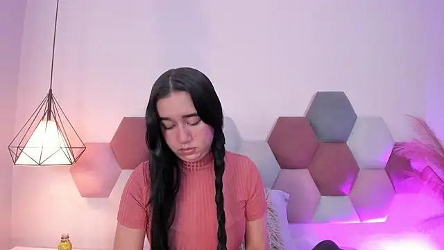 Snapshot of LaraGoldd chatting on 02-05-26, 12:37 LaraGoldd online show from 02-05-26, 12:37