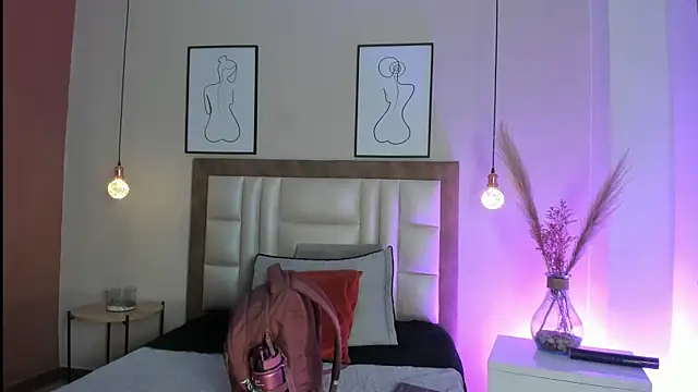 Snapshot of LaraGoldd chatting on 02-11-26, 09:31 LaraGoldd online show from 02-11-26, 09:31