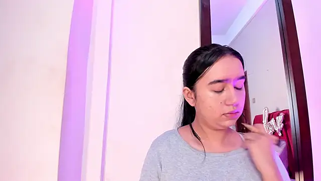 Snapshot of LaraGoldd chatting on 02-14-26, 12:51 LaraGoldd online show from 02-14-26, 12:51