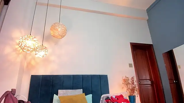 Snapshot of LaraGoldd chatting on 02-24-26, 12:41 LaraGoldd online show from 02-24-26, 12:41