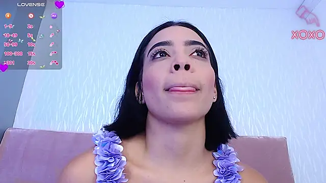 Snapshot of SaraSchmitt chatting on 01-08-25, 07:13 SaraSchmitt online show from 01-08-25, 07:13