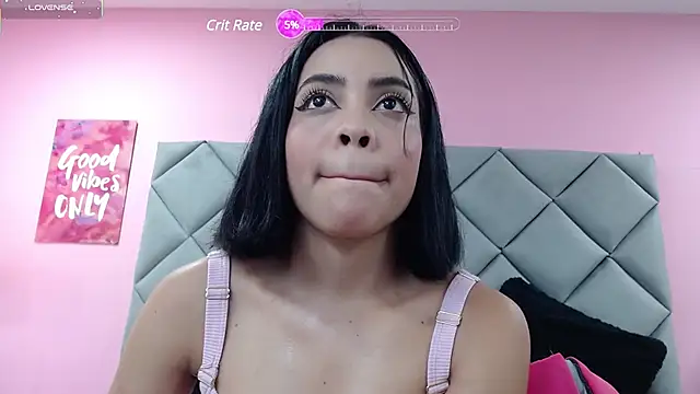 Snapshot of SaraSchmitt chatting on 03-01-25, 07:04 SaraSchmitt online show from 03-01-25, 07:04