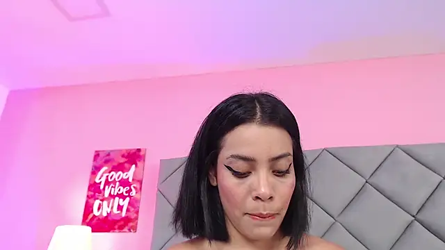 Snapshot of SaraSchmitt chatting on 03-08-25, 07:20 SaraSchmitt online show from 03-08-25, 07:20