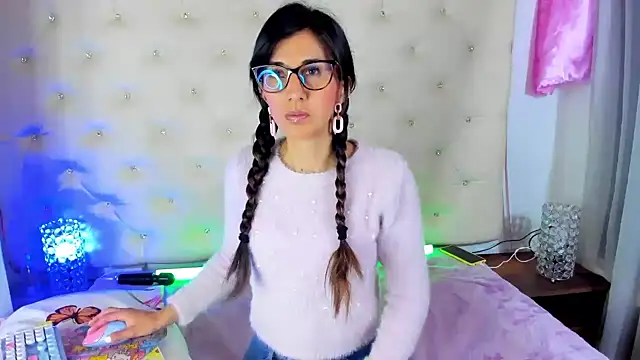  jade white  online show from 02-19-25, 12:44