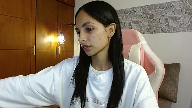 AnnitaSerna  online show from 10-10-25, 03:33