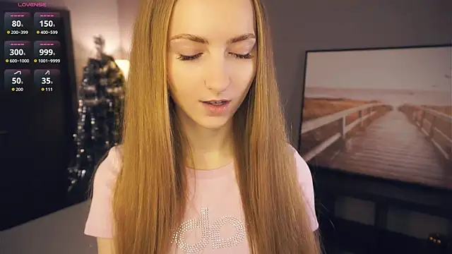 EsmaCarll online show from 12-21-25, 08:27