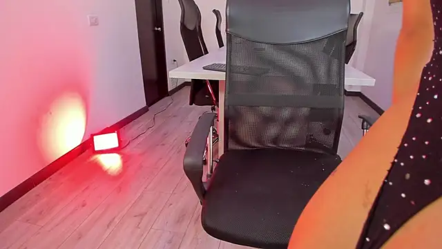 NairobiLee online show from 12-20-25, 11:50