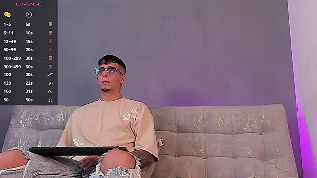 iamcamiloo  online show from 01-01-25, 10:46