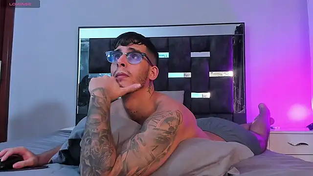 iamcamiloo  online show from 03-05-25, 09:48