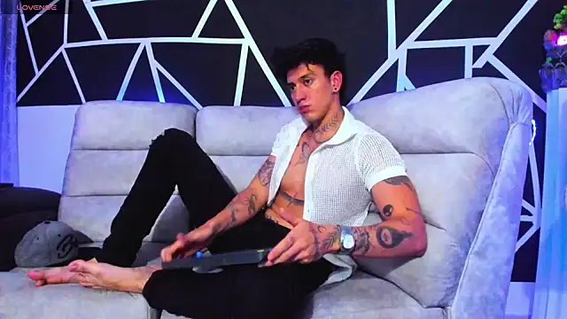 JUSTIN FULLER1 online show from 02-04-25, 01:02