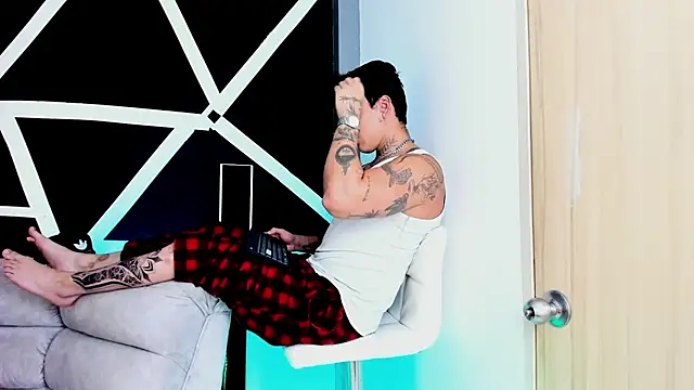 JUSTIN FULLER1 online show from 10-12-25, 09:25