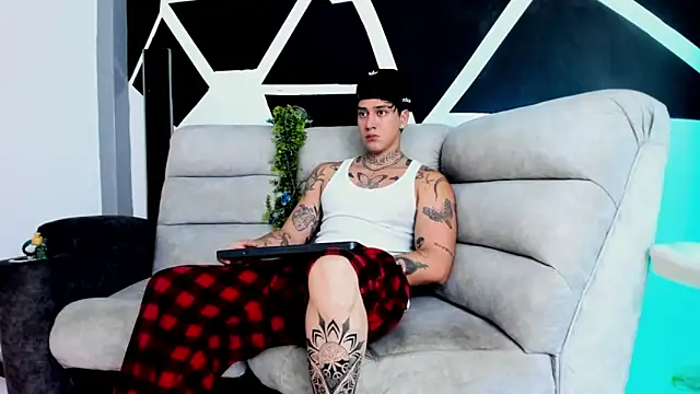 JUSTIN FULLER1 online show from 10-23-25, 04:17