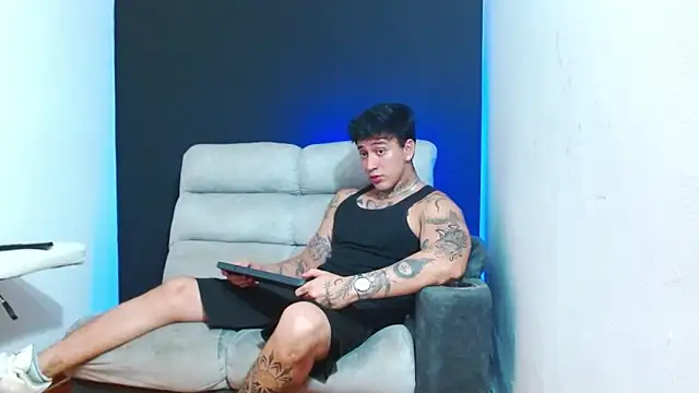 Snapshot of JUSTIN_FULLER1 chatting on 05-08-26, 10:48 JUSTIN FULLER1 online show from 05-08-26, 10:48