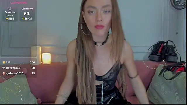 Snapshot of KellyFouler chatting on 03-09-25, 05:28 KellyFouler online show from 03-09-25, 05:28