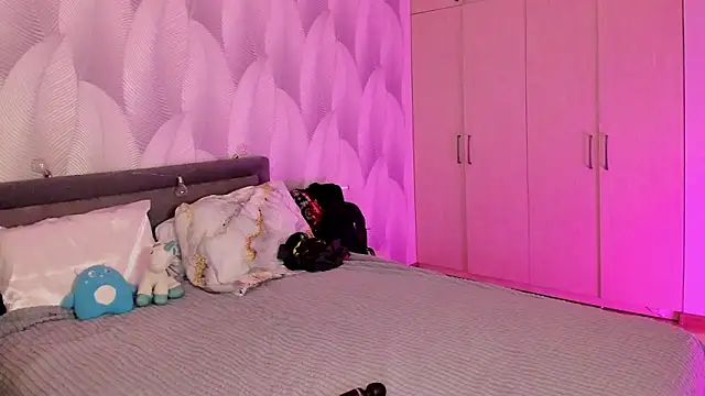 Snapshot of Bambiii_bby chatting on 01-17-25, 02:18 Bambiii bby online show from 01-17-25, 02:18