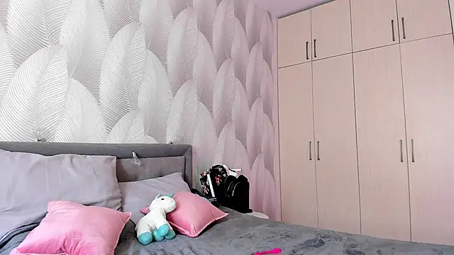 Snapshot of Bambiii_bby chatting on 02-05-25, 06:13 Bambiii bby online show from 02-05-25, 06:13