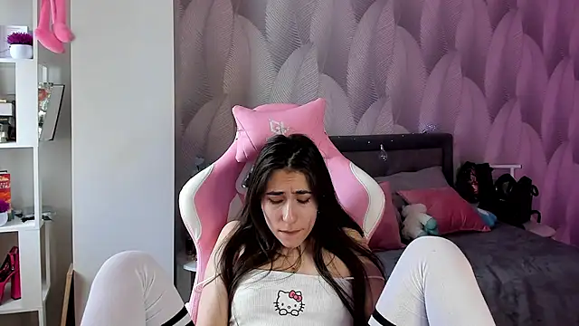 Snapshot of Bambiii_bby chatting on 02-14-25, 03:11 Bambiii bby online show from 02-14-25, 03:11