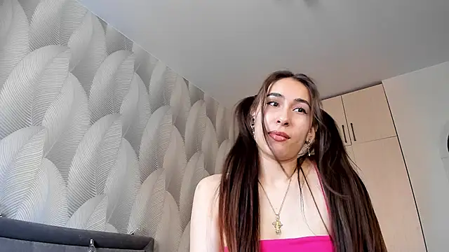 Snapshot of Bambiii_bby chatting on 02-17-25, 09:46 Bambiii bby online show from 02-17-25, 09:46