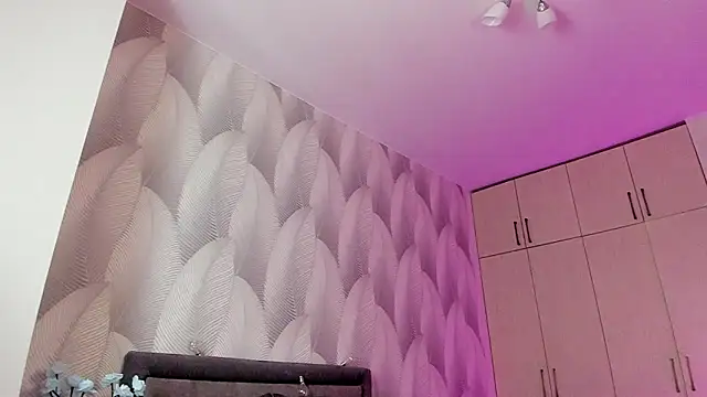 Snapshot of Bambiii_bby chatting on 03-08-25, 10:32 Bambiii bby online show from 03-08-25, 10:32